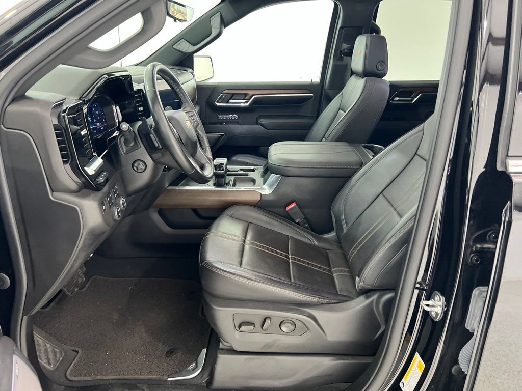 Used 2024 Chevrolet Silverado 1500 High Country w/ Technology Package AWD/4WD image 19