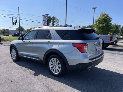 Used 2023 Ford Explorer Limited w/ Limited Technology Package RWD image 6