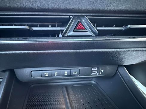 Used 2024 Dodge Charger Daytona Scat Pack w/ Plus Group AWD/4WD image 17