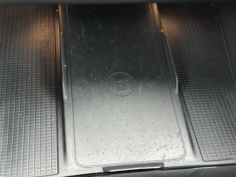 Certified 2023 Volvo XC40 B5 Plus w/ Protection Package Premier image 30