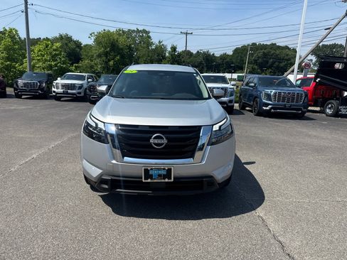Used 2025 Nissan Pathfinder SV AWD/4WD image 8