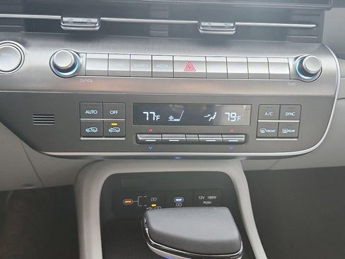 Used 2025 Hyundai Kona SEL image 18