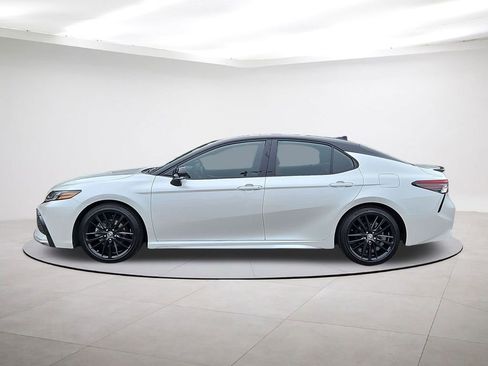 Used 2022 Toyota Camry XSE image 4