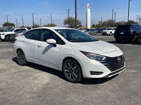 Used 2025 Nissan Versa SV image 3