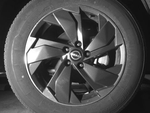 Used 2025 Nissan Rogue SV image 13