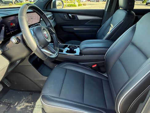 Used 2025 Buick Enclave Preferred FWD image 17