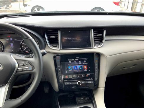 Used 2024 INFINITI QX50 Sensory image 6
