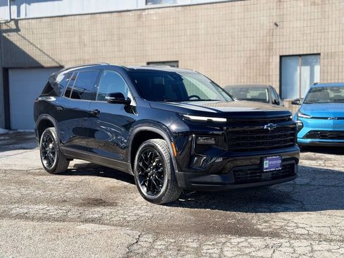 Used 2026 Chevrolet Traverse LT w/ Midnight/Sport Edition image 7