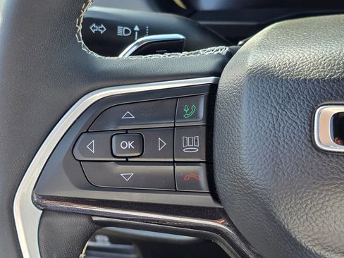 Used 2023 Jeep Grand Cherokee L Altitude image 17