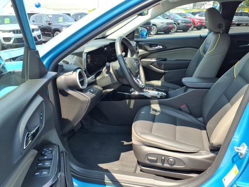 Used 2025 Chevrolet Trax ACTIV w/ Driver Confidence Package FWD image 10