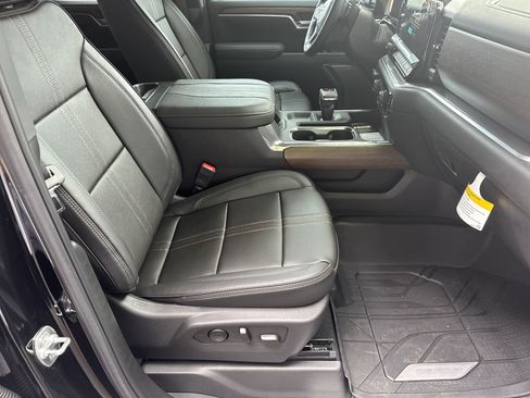 Used 2025 Chevrolet Silverado 1500 High Country AWD/4WD image 12