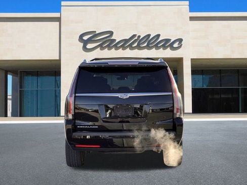Used 2018 Cadillac Escalade Platinum image 4