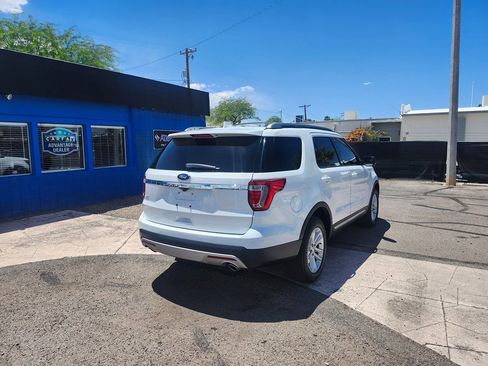 Used 2017 Ford Explorer XLT FWD image 11