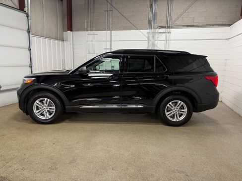 Certified 2020 Ford Explorer XLT w/ Equipment Group 202A image 5