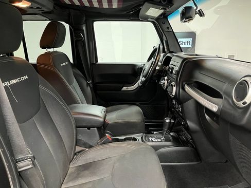 Used 2017 Jeep Wrangler Unlimited Rubicon w/ Connectivity Group AWD/4WD image 49