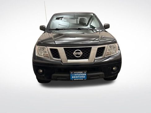 Used 2020 Nissan Frontier SV image 2