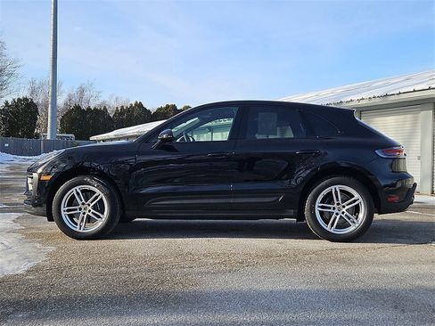 Certified 2025 Porsche Macan image 2