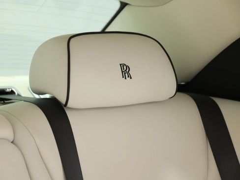 Used 2017 Rolls-Royce Ghost RWD image 93