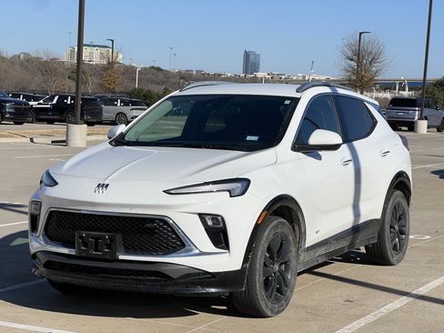 Used 2025 Buick Encore GX Sport Touring image 12