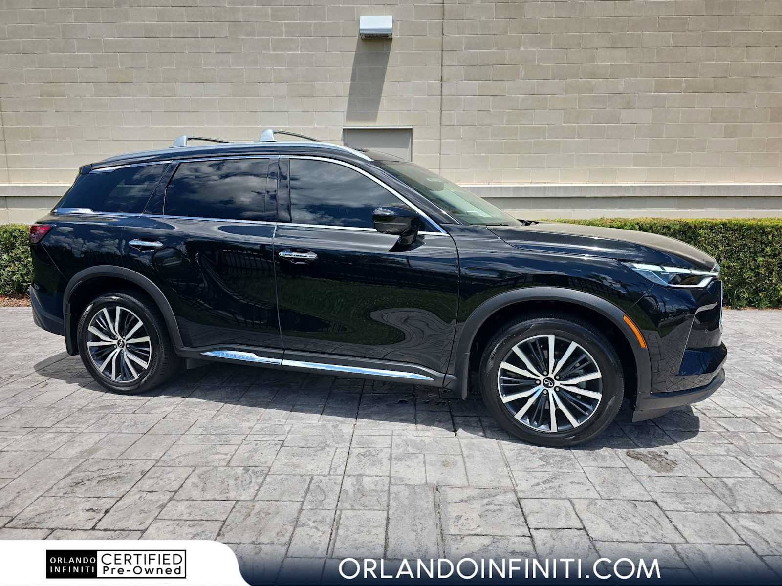 Certified 2025 INFINITI QX60 Sensory w/ Vision Package AWD/4WD image 1