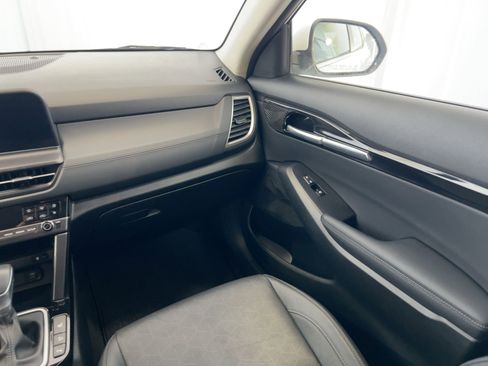 Used 2025 Kia Seltos EX w/ EX Sunroof Package image 26