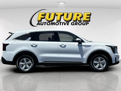 Used 2026 Kia Sorento LX FWD image 3