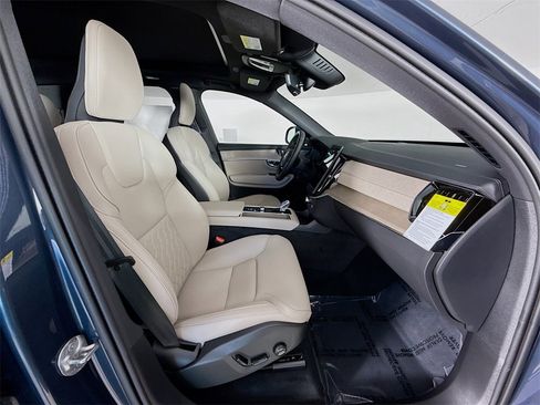 New 2026 Volvo XC90 B6 Plus w/ Protection Package Premier image 30