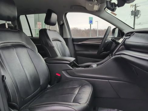 Used 2023 Jeep Grand Cherokee Limited w/ Luxury Tech Group II image 13