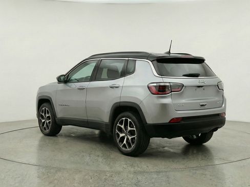 Used 2025 Jeep Compass Limited image 9