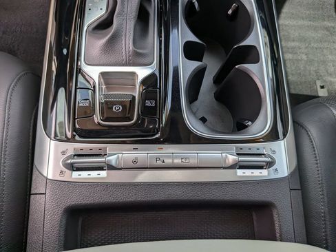 Certified 2024 Kia Carnival SX Prestige FWD image 28