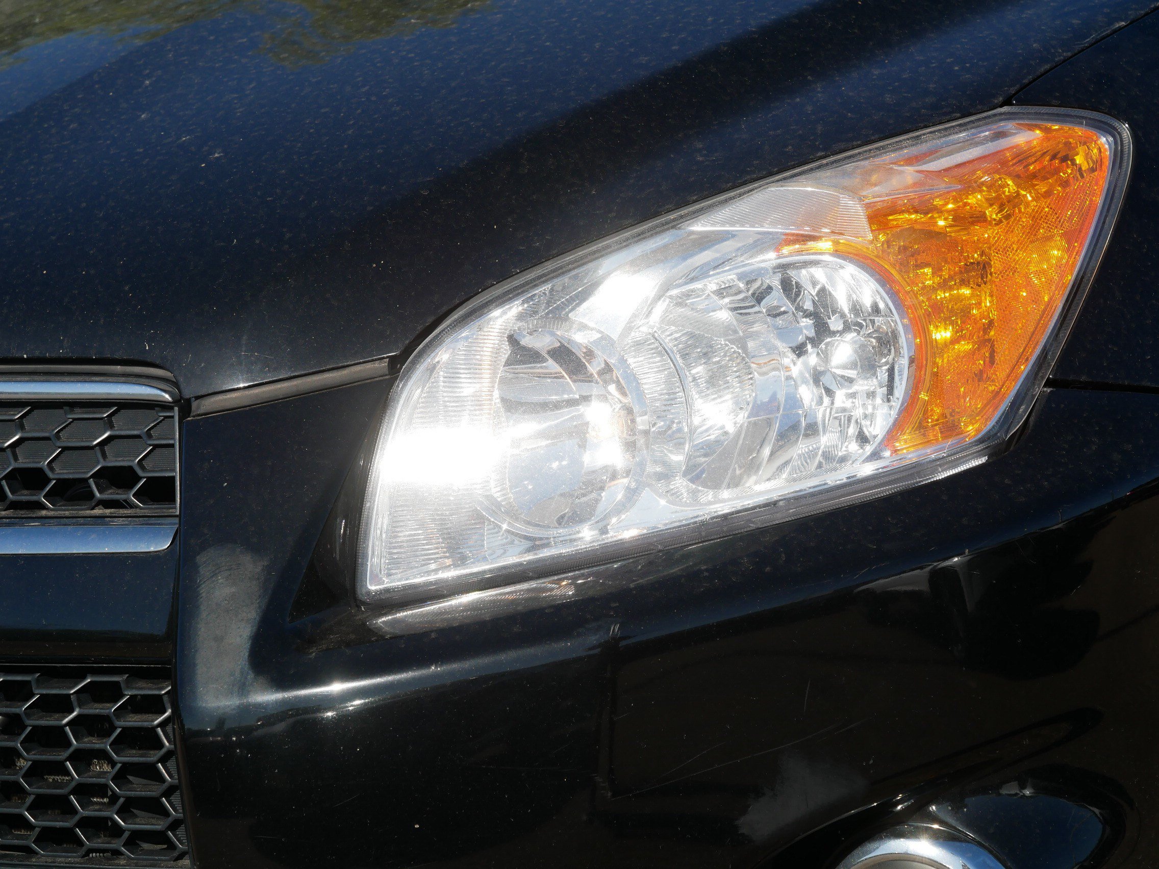 Used 2011 Toyota RAV4 Limited w/ Limited Extra Value Pkg AWD/4WD image 16