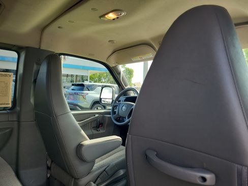 Used 2025 GMC Savana 3500 LT w/ LT Preferred Equipment Group RWD image 10