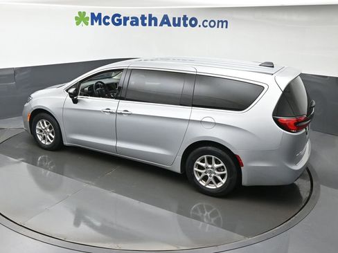 Used 2024 Chrysler Pacifica Touring-L image 22