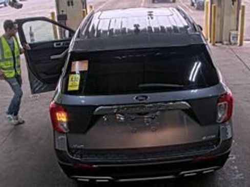 Used 2022 Ford Explorer XLT w/ Equipment Group 202A AWD/4WD image 5