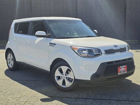Used 2016 Kia Soul w/ Option Group 020 FWD image 3
