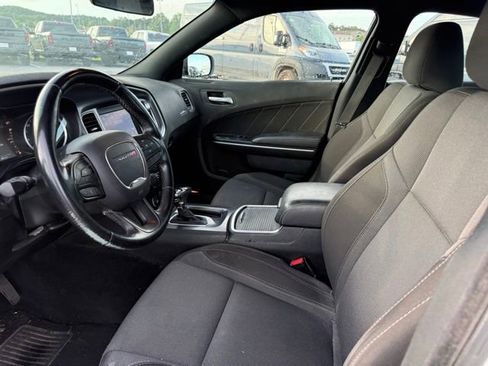Used 2020 Dodge Charger SXT RWD image 4
