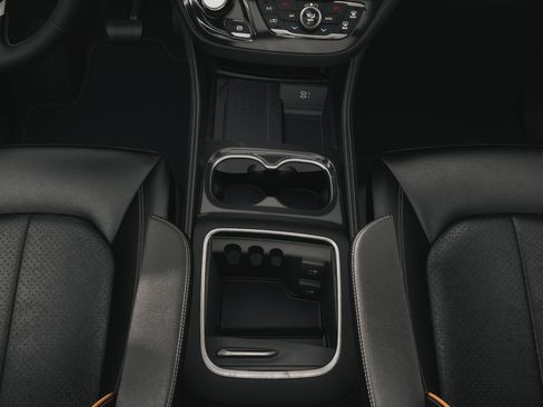 New 2027 Chrysler Pacifica Limited AWD/4WD image 4