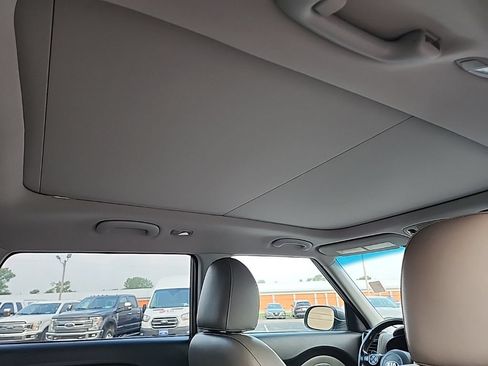 Used 2016 Kia Soul + w/ Primo Package FWD image 12
