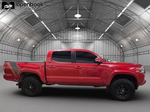 Used 2022 Toyota Tacoma SR5 w/ Technology Package AWD/4WD image 4