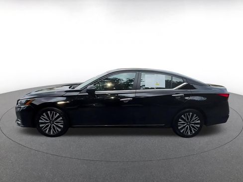 Used 2025 Nissan Altima 2.5 SV FWD image 8