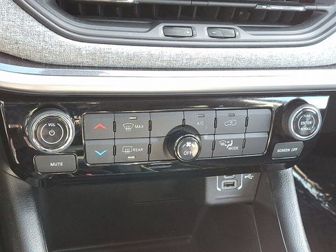 Used 2022 Jeep Compass Latitude image 13