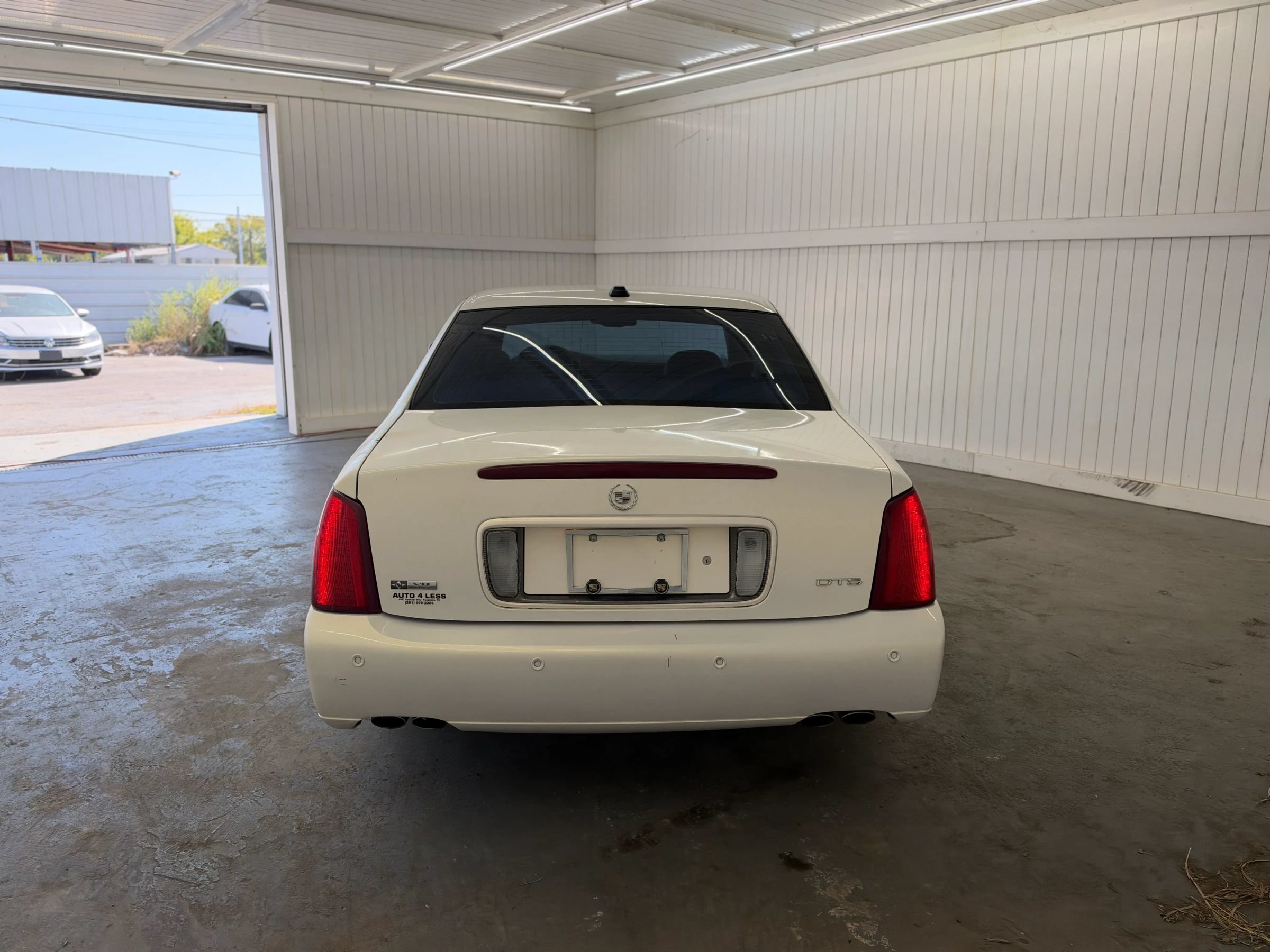 Used 2004 Cadillac De Ville DTS w/ Equipment Group FWD image 6