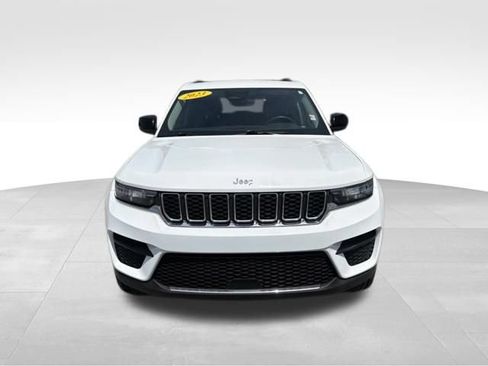 Used 2023 Jeep Grand Cherokee Laredo AWD/4WD image 6