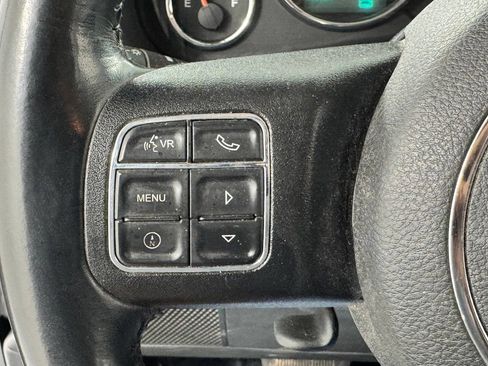Used 2018 Jeep Wrangler Unlimited Sahara w/ Connectivity Group AWD/4WD image 18