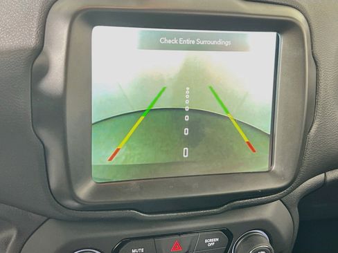 Used 2022 Jeep Renegade Latitude w/ Convenience Group AWD/4WD image 14