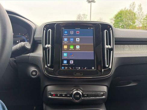 Used 2023 Volvo XC40 B5 Plus AWD/4WD image 25