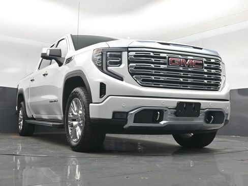 Used 2025 GMC Sierra 1500 Denali w/ Technology Package AWD/4WD image 32