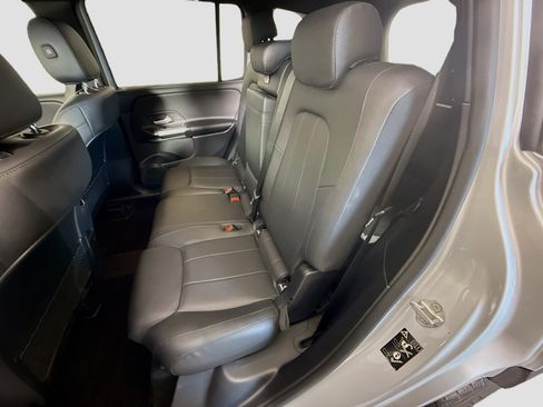 Used 2022 Mercedes-Benz GLB 250 4MATIC w/ Premium Package Lite image 25