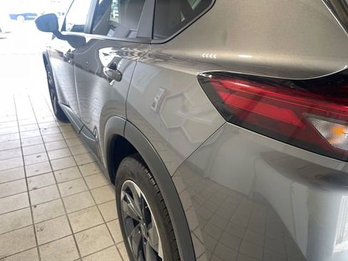 Used 2024 Nissan Rogue SV AWD/4WD image 18