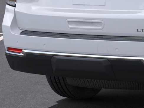 New 2025 Chevrolet Suburban LT image 14